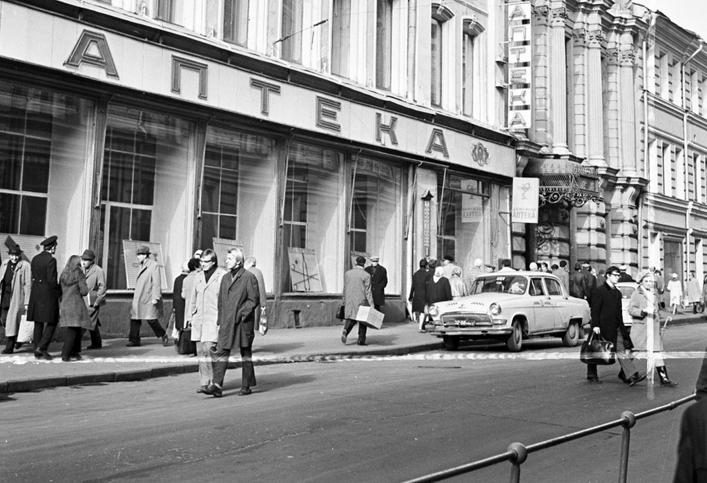 Улица 25 Октября, 1962 год, г. Москва. Ныне&nbsp;Никольская улица.&nbsp;Выставка «Аптеки ХХ века» с этой фотографией.