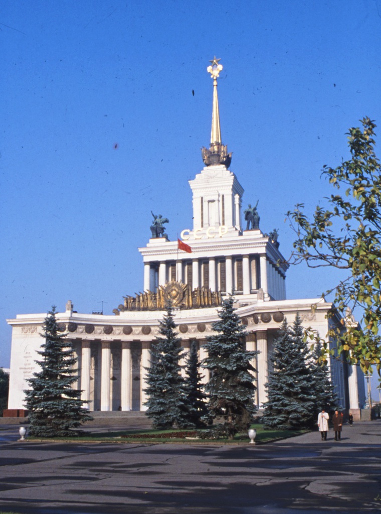 Ссср центральный. Центральный павильон ВДНХ 1956. ВДНХ павильон Коми. Павильоны 15 республик на ВДНХ. Москва 1956 год ВДНХ.