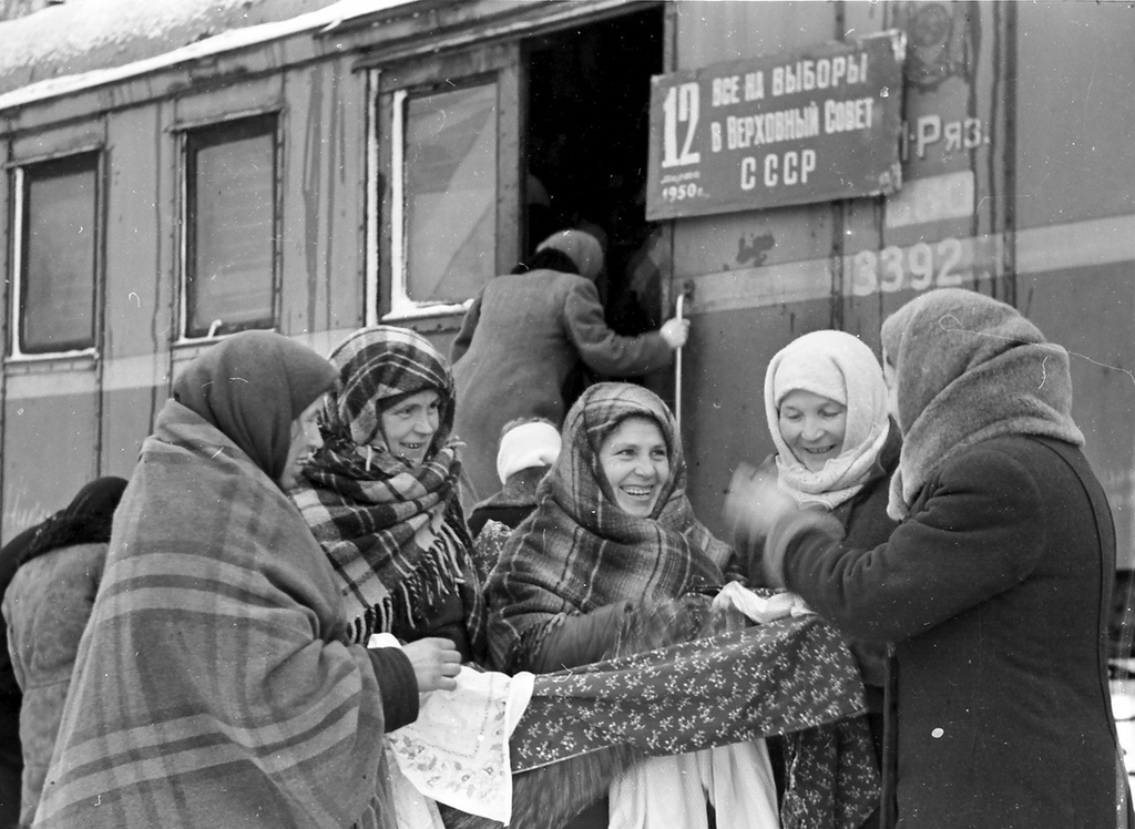 Агитпоезд «Все на выборы», 28 февраля 1950, г. Москва. По Рязанской железной дороге отправился агитпоезд.