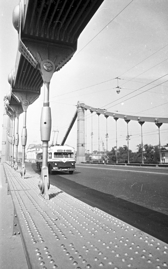 Крымский мост, 1960-е, г. Москва. Выставка «Мосты Москвы» с этой фотографией.&nbsp;