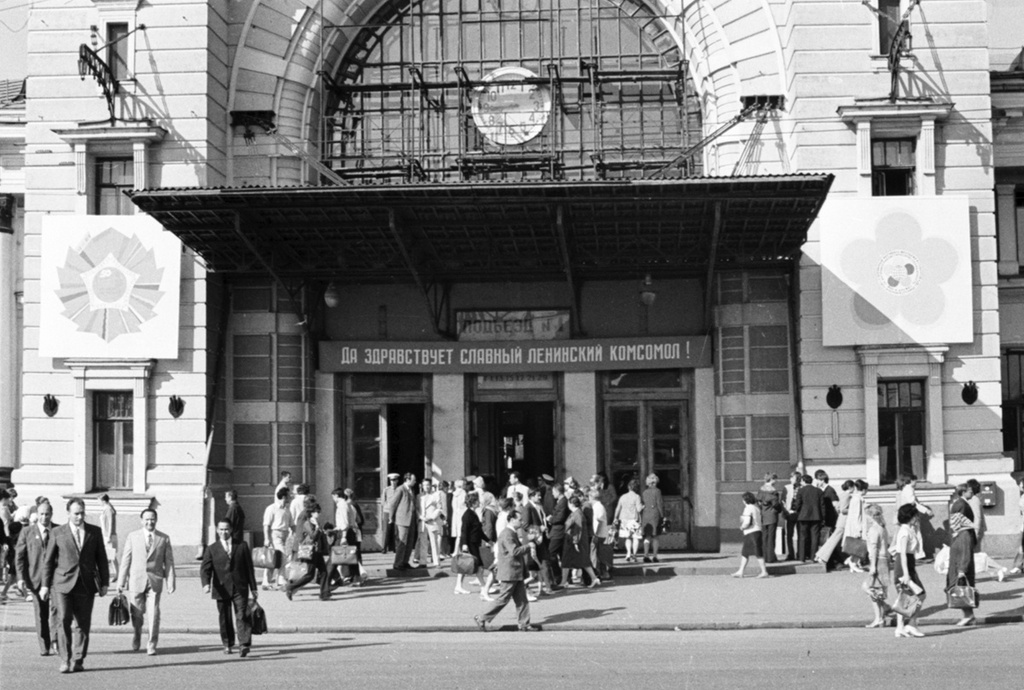 У Белорусского вокзала, 1969 год, г. Москва. Ныне&nbsp;площадь Тверская Застава.