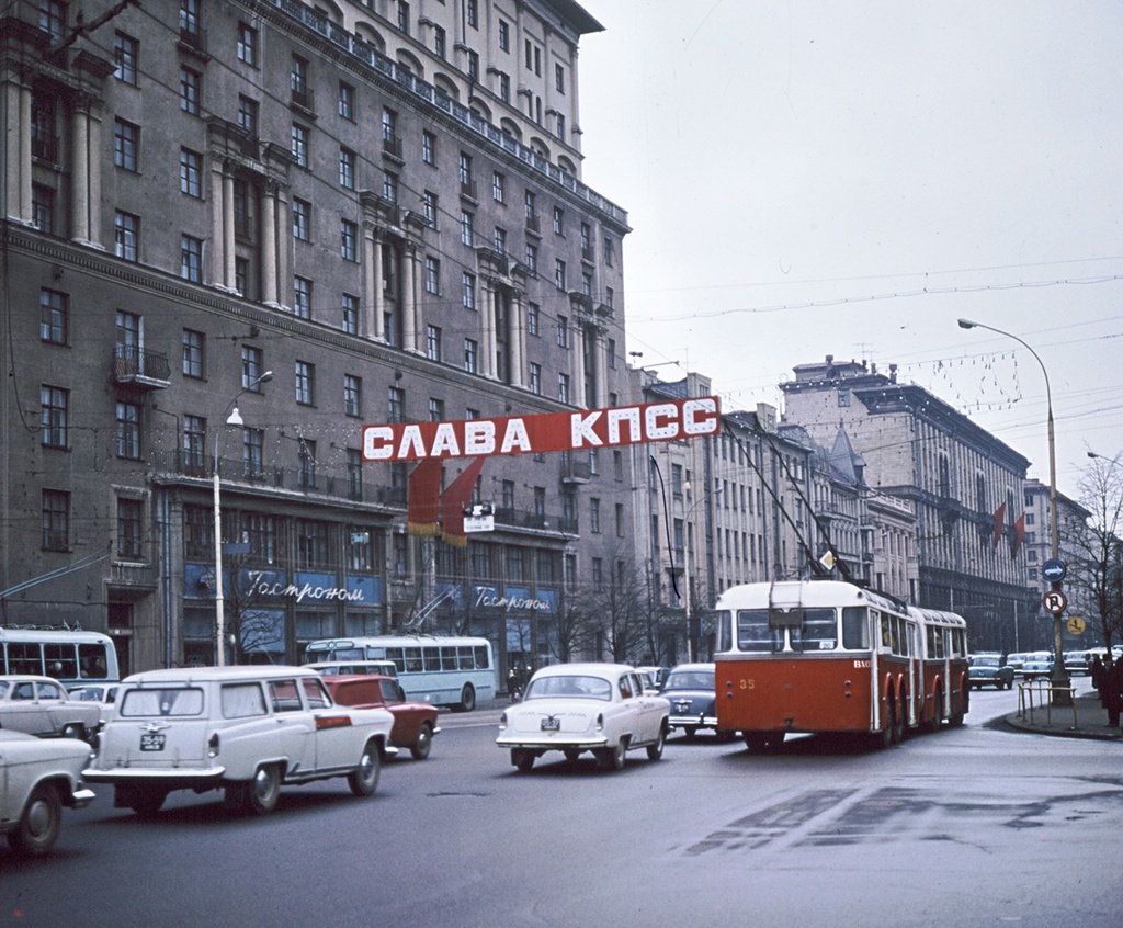 Улица Горького, 1971 год, г. Москва. Ныне улица 1-я Тверская-Ямская.&nbsp;
