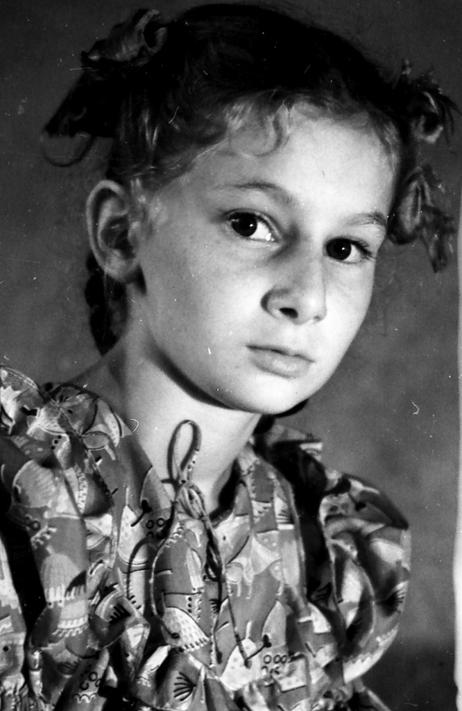Портрет девочки, 7 февраля 1950, г. Москва. Из серии «Дети с Харитоньевского переулка».Выставка «Детские глаза поколений» с этой фотографией.