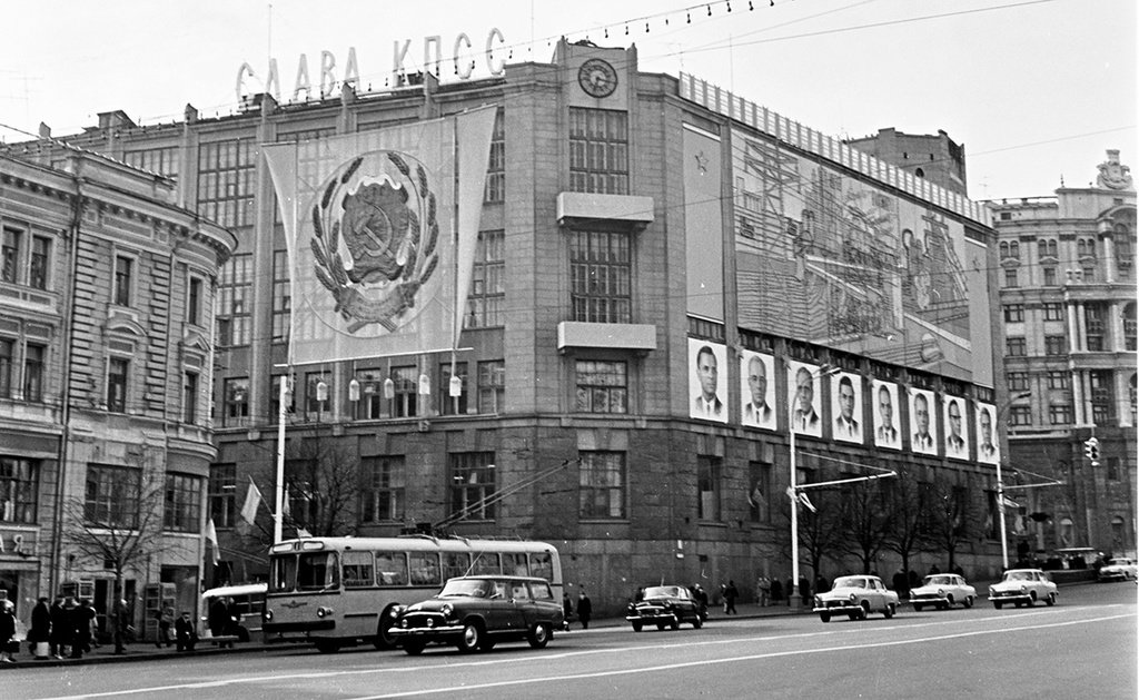 Центральный телеграф, 1970 год, г. Москва. Ныне Тверская улица.Выставка «Московский троллейбус» с этой фотографией.&nbsp;