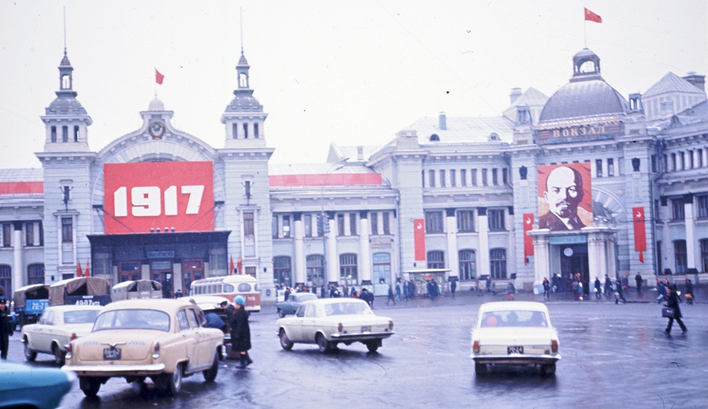 Без названия, ноябрь 1972, г. Москва. Ныне&nbsp;площадь Тверская Застава.&nbsp;Видео «Самуил Маршак. "Круглый год"» с этой фотографией.