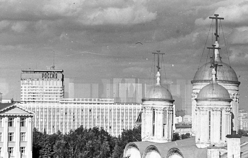 Купола Кремля, 1971 год, г. Москва. Вид с крыши Кремлевского дворца съездов.