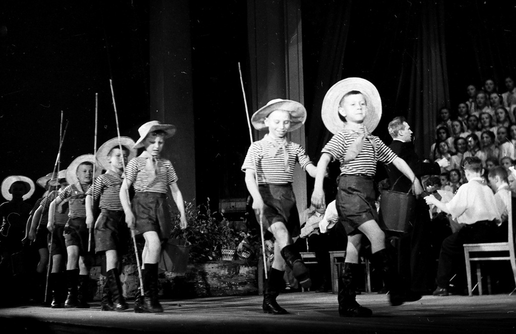 Фото \"Детский ансамбль песни и пляски под управлением В. С. Локтева ...