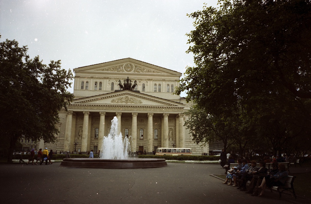 У Большого театра, 1972 год, г. Москва. Ныне Театральная площадь.&nbsp;