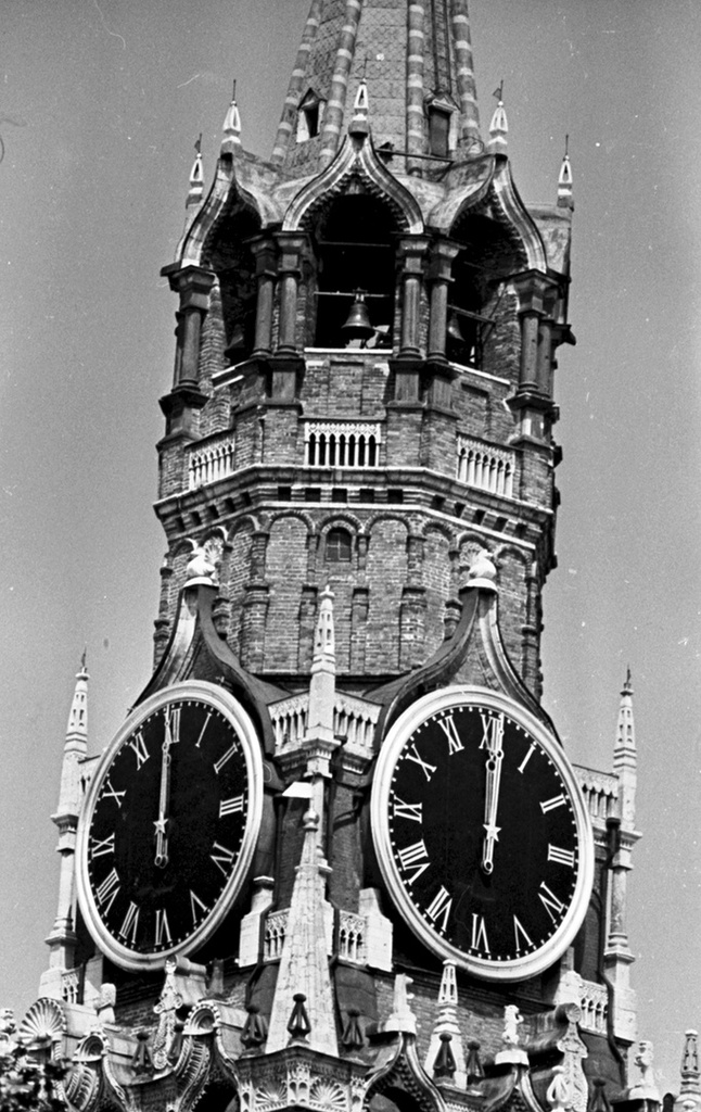 Спасская башня, куранты, 1974 год, г. Москва. Выставка «Главные часы государства» с этой фотографией.