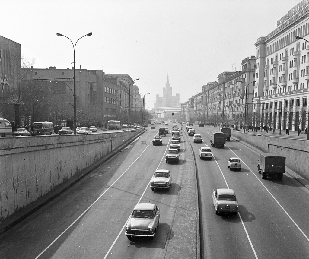 Большая Садовая улица, 1970 год, г. Москва. Снято с площади Маяковского (ныне Триумфальной площади).
