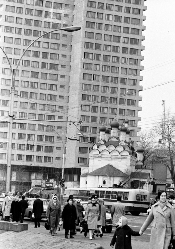 Начало Калининского проспекта, 1968 год, г. Москва. Ныне Новый Арбат.Выставка «Жизнь на Новом Арбате» с этой фотографией.&nbsp;