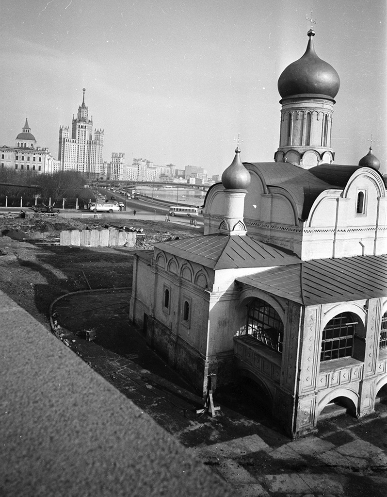 «Старое и новое», 1968 год, г. Москва. Церковь Зачатия Анны, что в Углу.