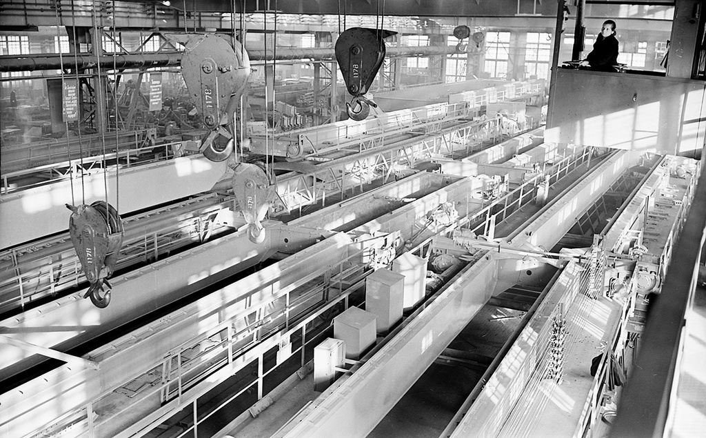 Фото "В сборочном цехе завода «Подъемник»", 6 июня 1952, г. Москва ...