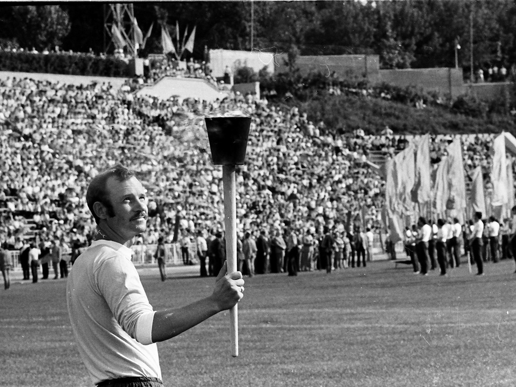 Фото "Праздник, посвященный 60-летию ЗИЛ. Факелоносец", 2 августа 1976 ...