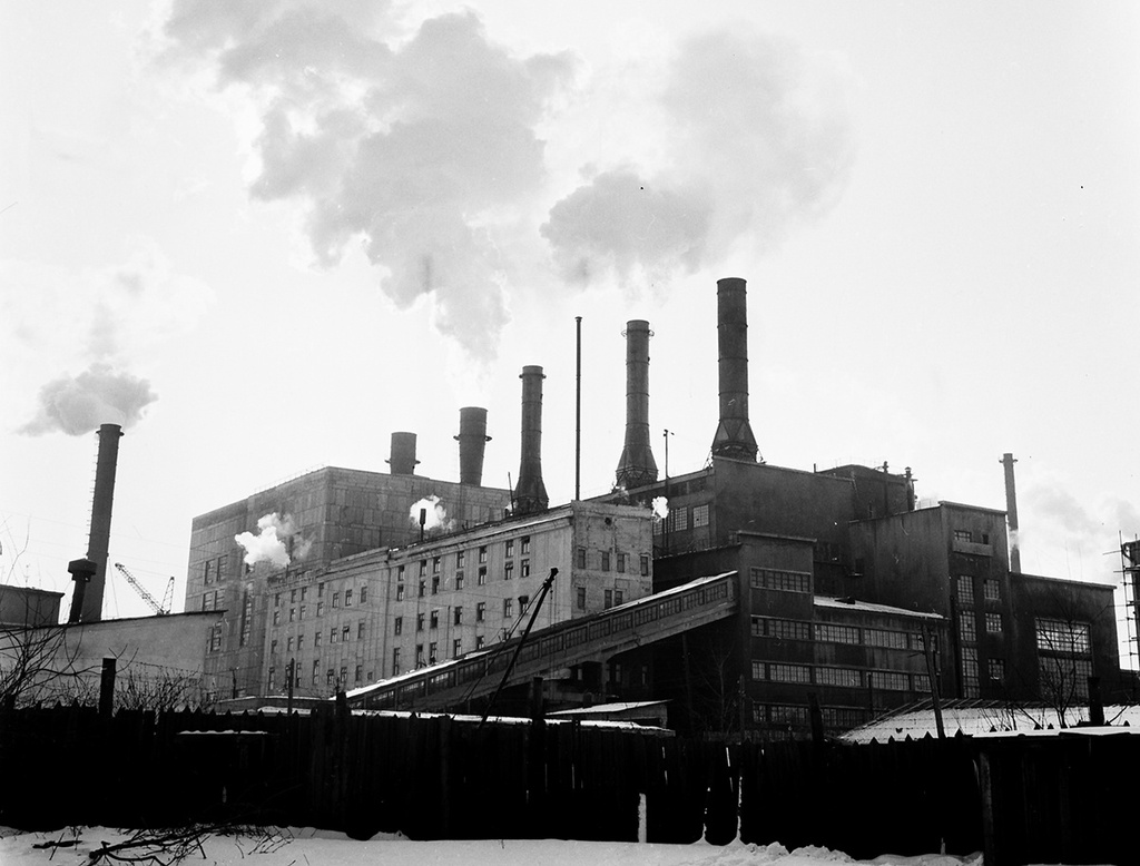 Заводской пейзаж зимой, 15 января 1960, г. Москва. Выставка «ЗИЛ: осталась только легенда» с этой фотографией.&nbsp;