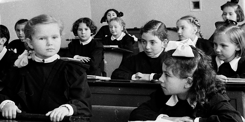 Последний урок в первом классе, 28 мая 1953, Челябинская обл., г. Копейск. В школе № 3.Выставка «На уроках» с этой фотографией.&nbsp;&nbsp;