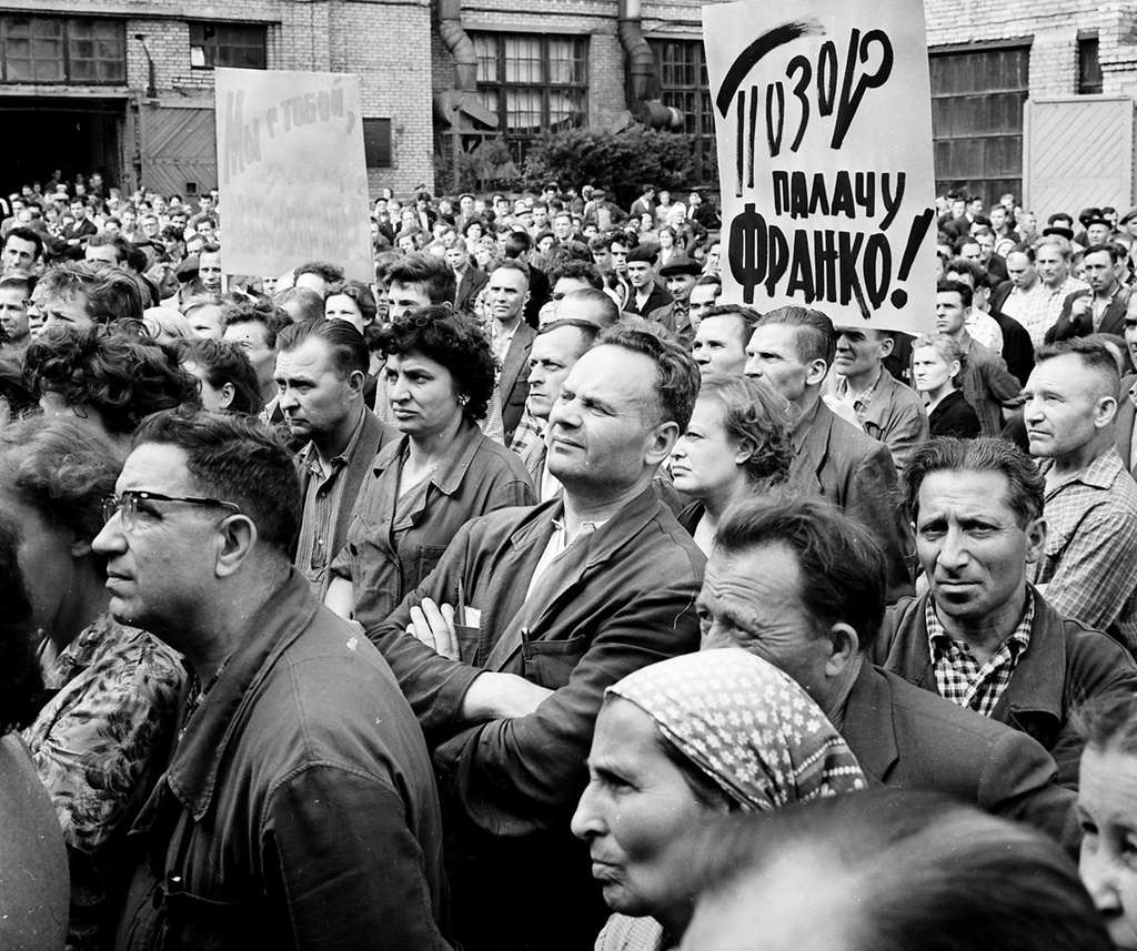 Митинг на ГПЗ-1, 6 июля 1962, г. Москва. Государственный подшипниковый завод (ГПЗ-1) создан в 1932 году. В 1993 году стал акционерным обществом «Московский подшипник».