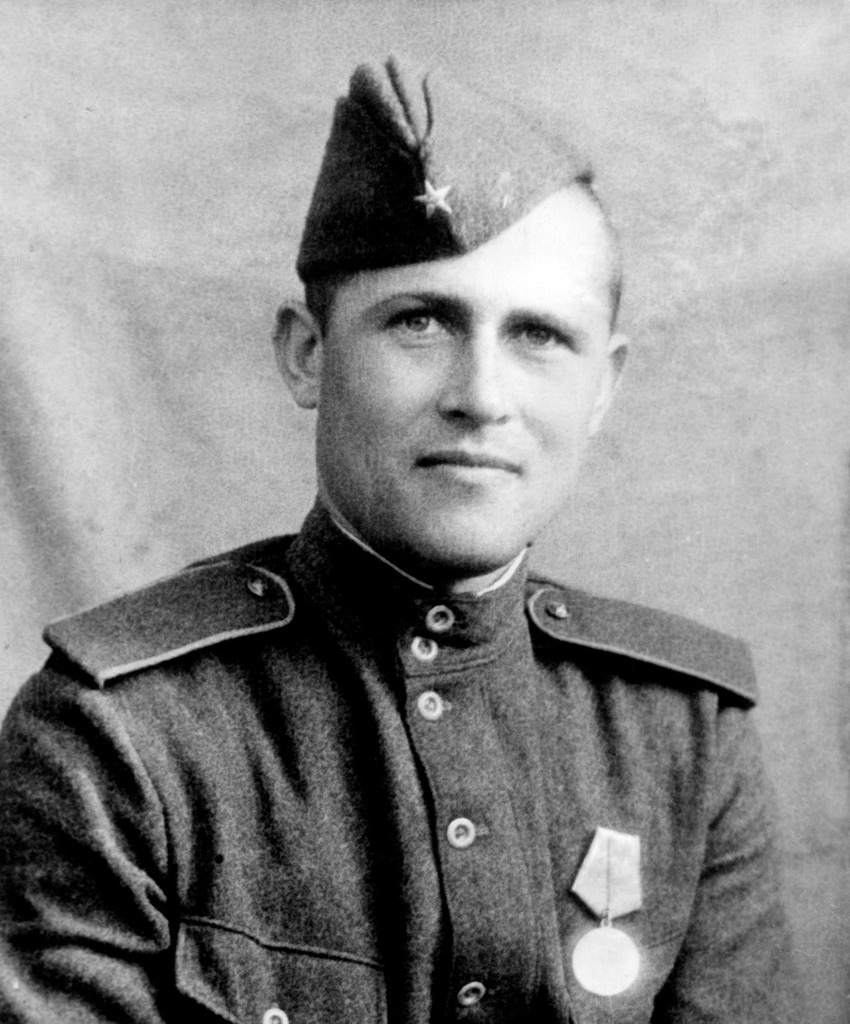 Иван Барановский, 1 января 1943 - 9 мая 1945, Ленинградская обл., Тосненский р-н, пгт. Тосно. Фотография деда во время войны.&nbsp;Фотография из архива Юрия Барановского.