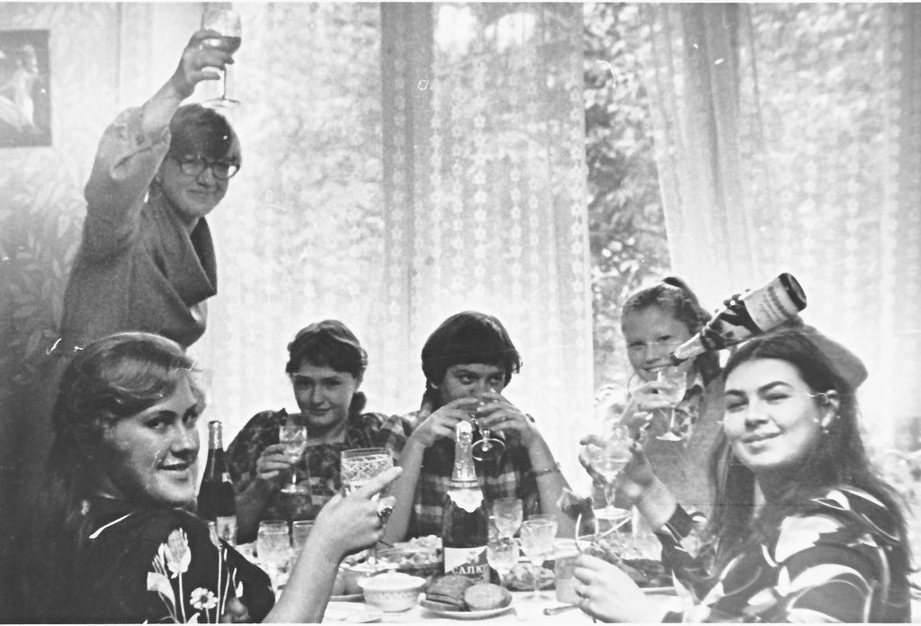 Без названия, май - сентябрь 1979, г. Москва. Выставки&nbsp;«Без фильтров–2. Любительская фотография 70-х»&nbsp;и «In vino / pivo / vodka veritas...» с этой фотографией. 