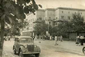 Красногорск, 1956 - 1957, Московская обл., г. Красногорск. Пересечение улиц Маяковского и Пионерской.Выставка «Красногорск» с этой фотографией.