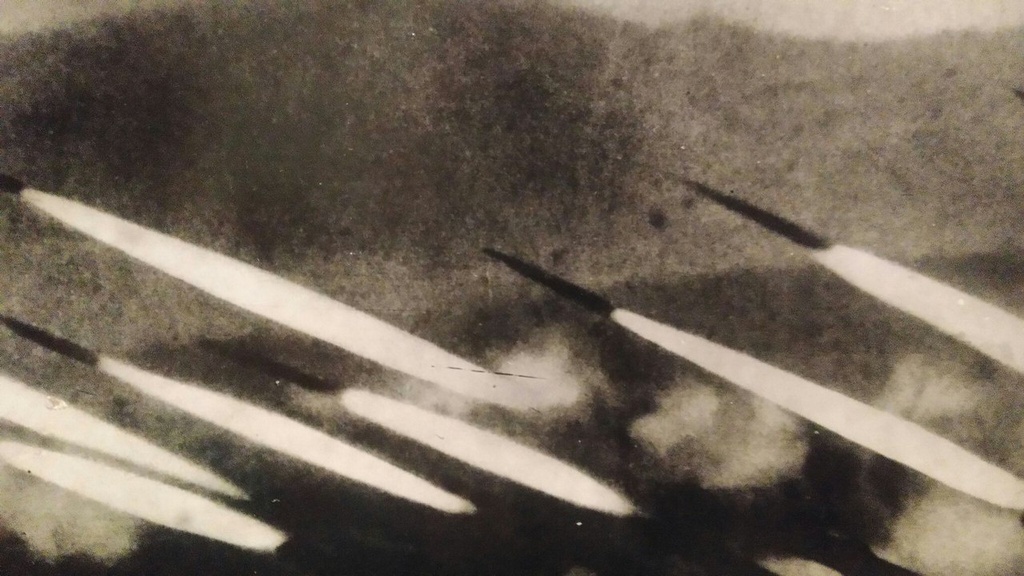 «Катюши» ведут огонь, 1942 год. Выставка «Хроника военных дней в фоторепортажах Виктора Темина» с этой фотографией.