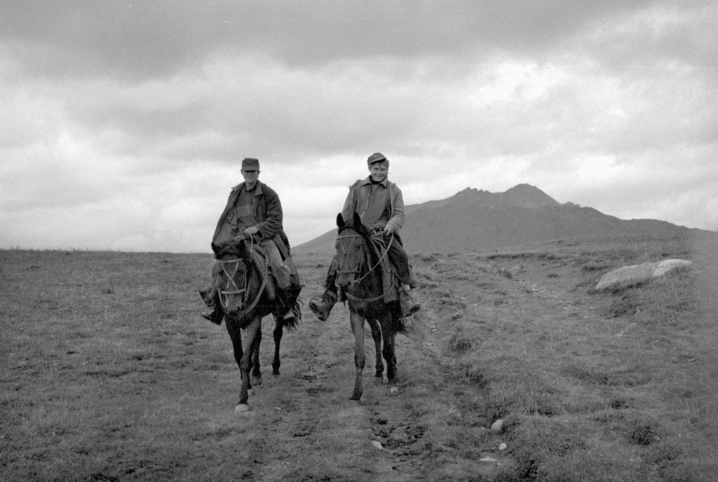 Молодые пастухи на перевале Горного Алтая, 23 августа 1989, Горно-Алтайская АО, Усть-Коксинский р-н. Выставка «Безмолвие Алтая» с этим снимком.