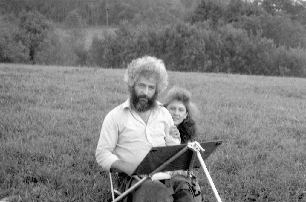 Художник Алексей Быстров на пленэре с дочерью Катериной, июнь - август 1988, Новгородская обл., Валдайский р-н. Берег Валдайского озера.