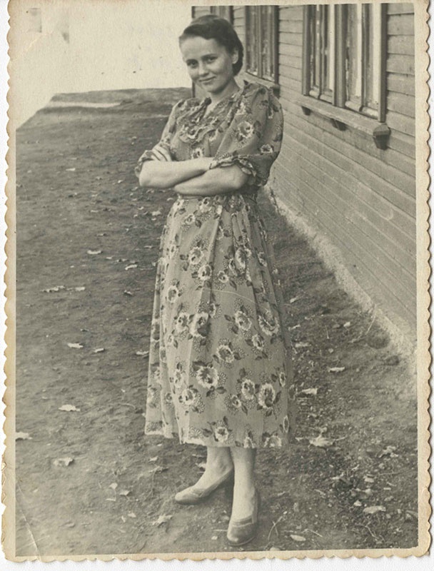Катя, 1957 год. Выставка «Мода в СССР: летние платья 1950–1970-х» с этой фотографией.