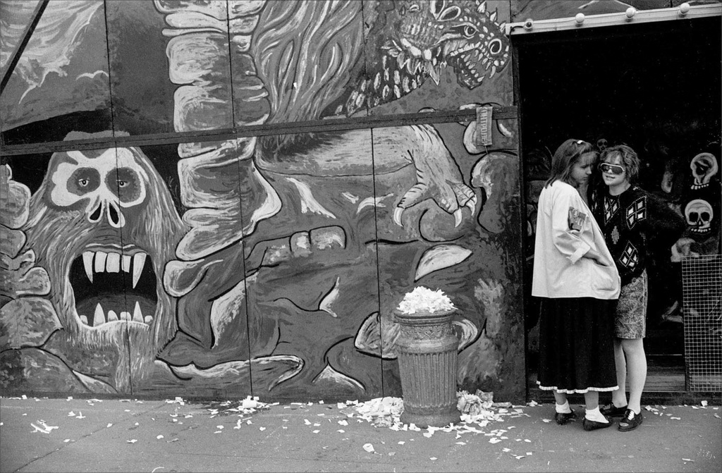 Аттракцион в парке Горького, 7 сентября 1988, г. Москва. Выставки&nbsp;«Игорь Стомахин. Парк культуры в восьмидесятые годы» и «СССР в 1988 году» с этой фотографией.