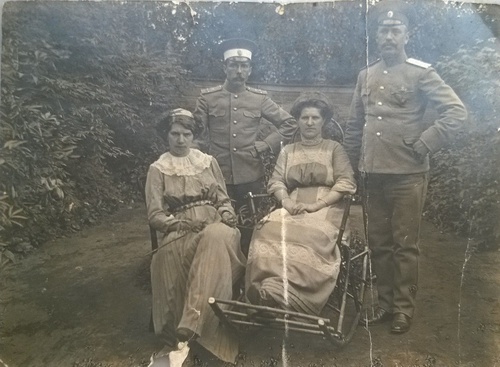 Военные с женами, 1 мая 1913 - 1 сентября 1914
