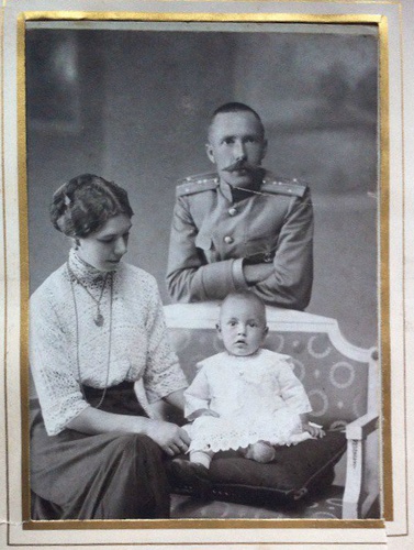 Штабс-капитан Сергей Наумович Филиппов с женой и сыном, 31 декабря 1913 - 9 декабря 1914