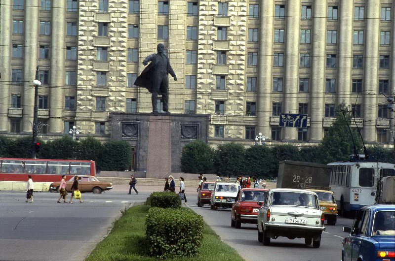 Памятник ленину на московской площади в спб