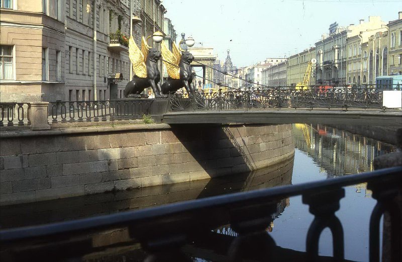 Канал Грибоедова. Вид на Банковский мост, 1985 год, г. Ленинград. Выставка «Каменные львы» с этим снимком.