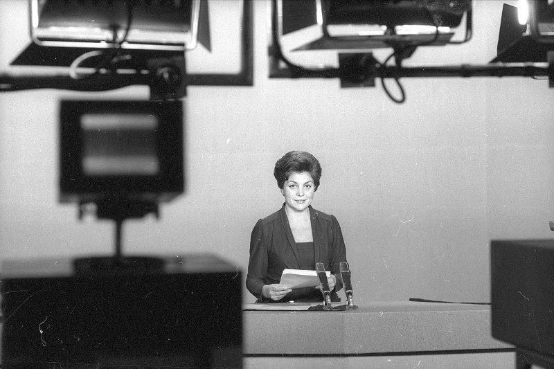 Телеведущая Аза Лихитченко, 1970-е, г. Москва. Выставка «Магия телевидения» с этой фотографией.&nbsp;