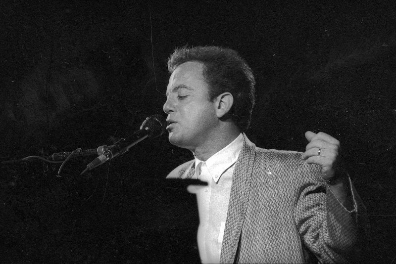 Американский музыкант Билли Джоэл в Москве, 1987 год, г. Москва. Концерт в рамках тура «The Bridge».Выставка «Янки в СССР» с этой фотографией.