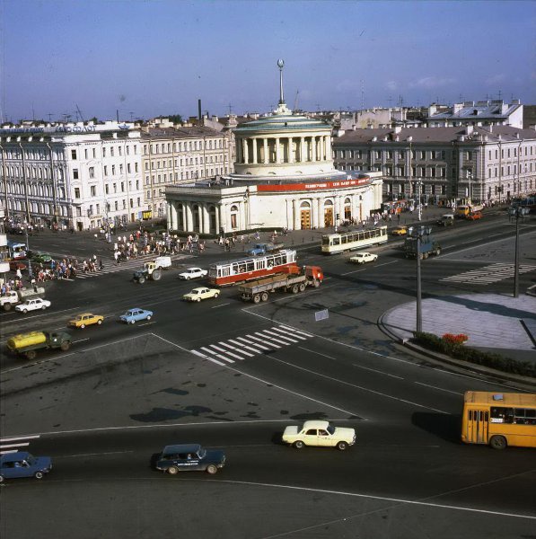 В москве есть площадь восстания. Площадь Восстания Ленинград. Площадь Восстания 1960. Площадь Восстания 1985. Площадь Восстания 1973.