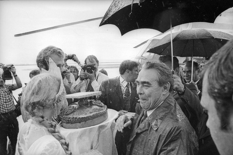 Встреча Леонида Брежнева в Новороссийске, 1974 год, г. Новороссийск. Выставка «Хлеб – всему голова!» с этой фотографией.&nbsp;