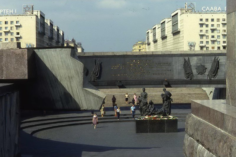 Фото "Монумент «Героическим защитникам Ленинграда» на площади Победы ...
