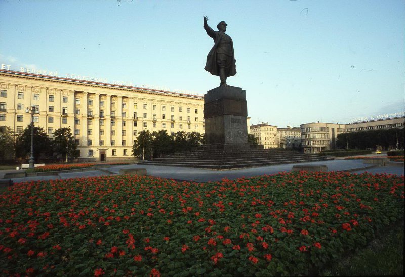 Фото "Памятник Сергею Кирову на Кировской площади", 1985 год, г ...