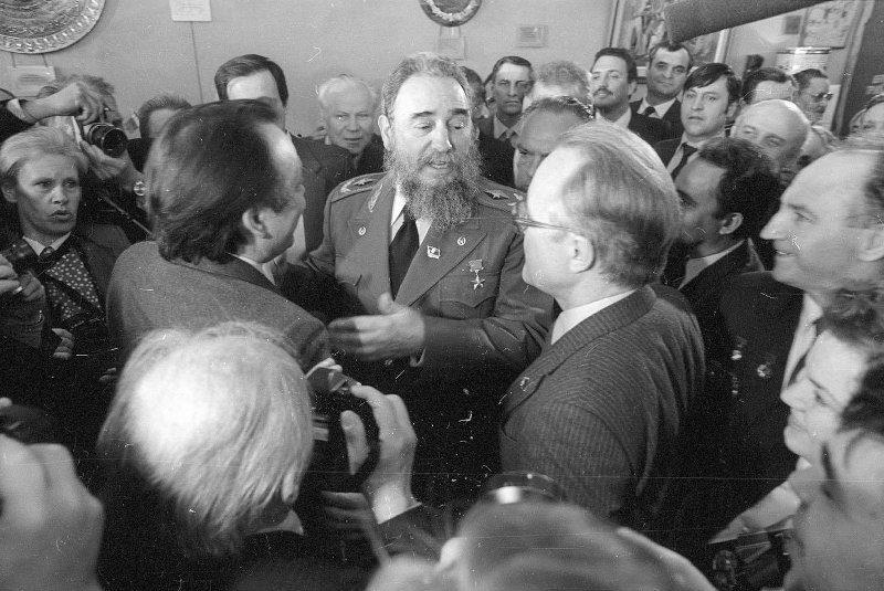 Визит Фиделя Кастро в СССР, 1986 год, г. Москва. Выставка «Фидель Кастро. "Так друзей не принимают"» с этой фотографией.