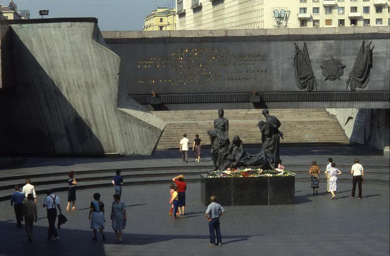 Фото "Монумент «Героическим защитникам Ленинграда» на площади Победы ...