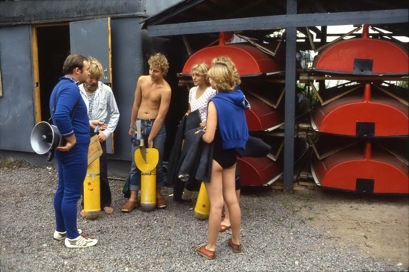 Школа подводного плавания «Дельфин», 1985 год, г. Ленинград. Сейчас Санкт-Петербург.Выставка «Говорить на одном языке» с этой фотографией.