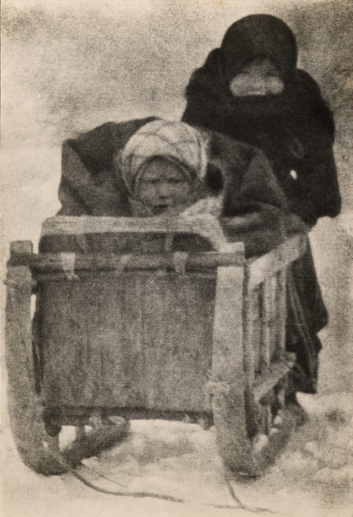 «В гости к бабушке», 1907 - 1908. Выставка «По России на санях» с этой фотографией.