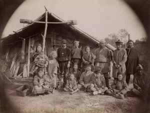 Гольды, 1907 - 1913, Приамурье. Из серии «Путешествие по Амуру».Авторский текст Владимира Константиновича Солдатова: «Гольды перед юртой».