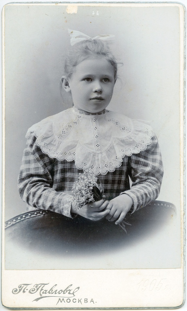 Портрет девочки, 1890-е, г. Москва. Выставка «Москва. Прогулка по Мясницкой» с этим снимком.