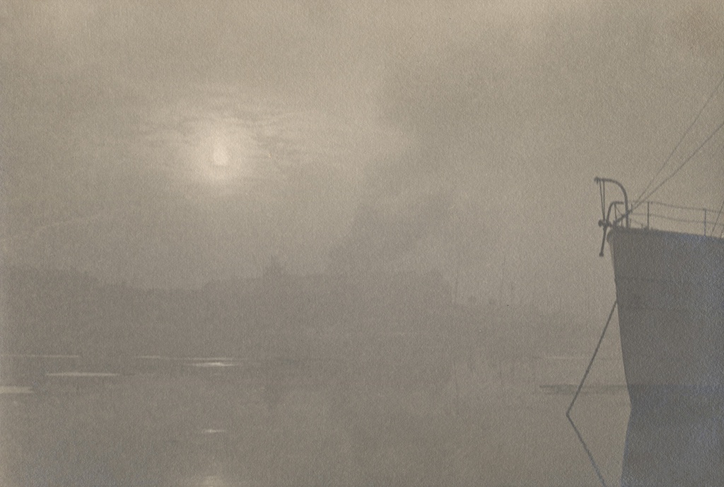 «Нева стынет», 1910-е, г. Санкт-Петербург. Выставка «На морозе» с этой фотографией.