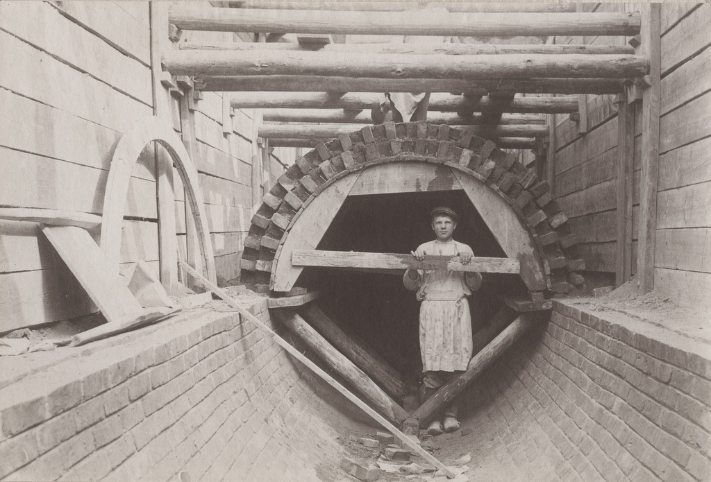 Строительство канализации, 1890-е. Выставка «Дореволюционная Россия: строительство» с этой фотографией.&nbsp;