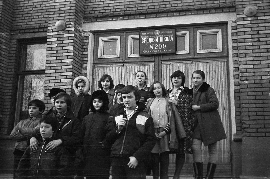 Школа № 209, 1980 год, г. Москва. Фотография из архива Юрия Зака.Выставка «Без фильтров–3. Любительская фотография 80-х» с этой фотографией.