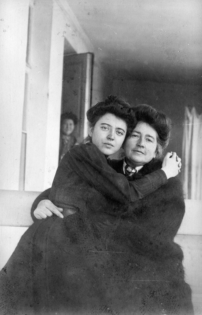 Двойной портрет, 1907 - 1913, г. Ташкент. Справа – Елена Васильевна Смирнова (в замужестве Яндаловская).