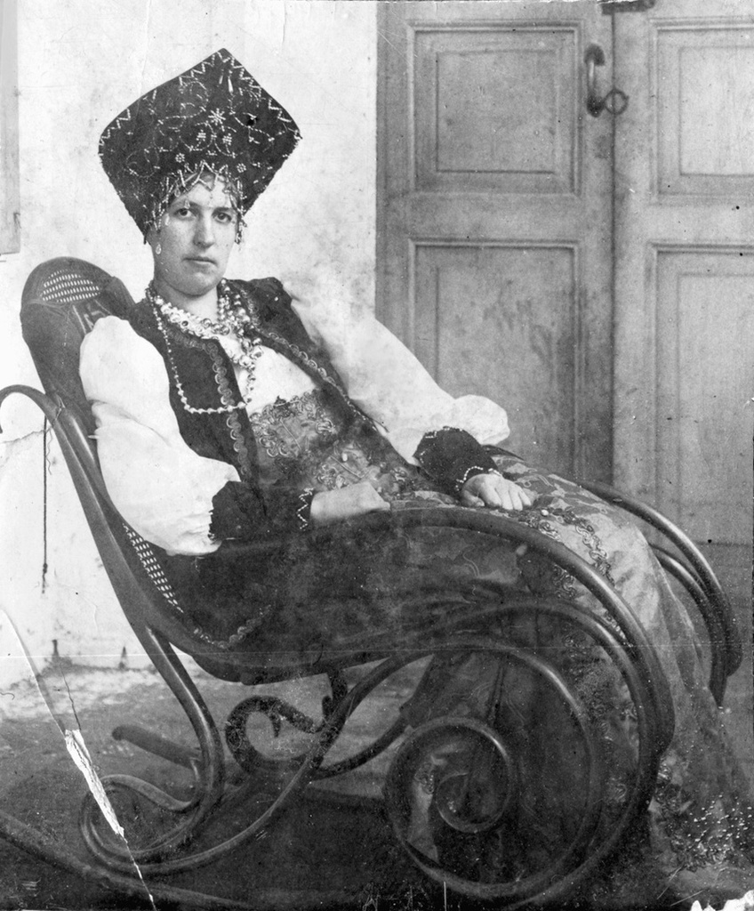 Вера Петровна Смирнова в костюме с кокошником, 1908 - 1913, г. Ташкент. Урожденная Рябкова.&nbsp;